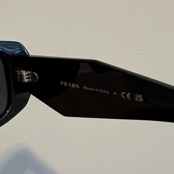 Prada runway women’s sunglasses - Picture 4 of 9